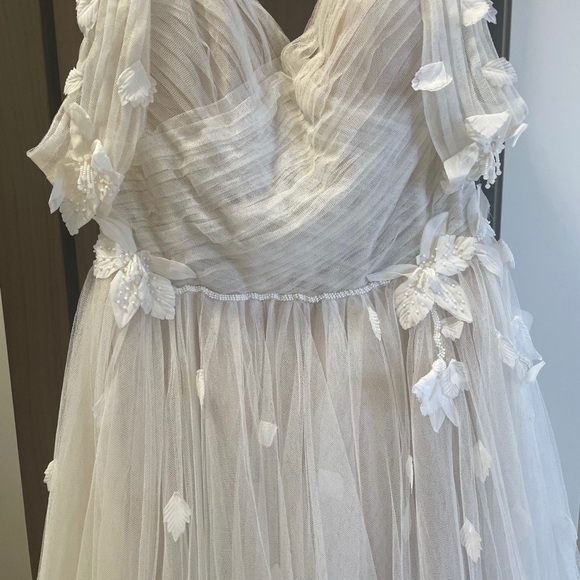 Poshmark, StillWhite - Picture 3 of 5